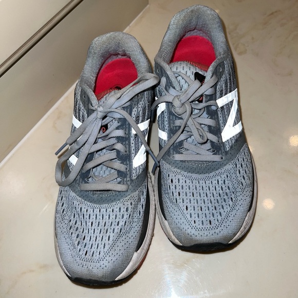 New Balance 860 tennis shoes - Picture 10 of 10